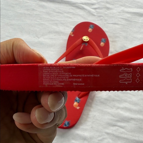 Abercrombie 8/9 Red Flip Flops with Pineapple Print - Picture 3 of 3